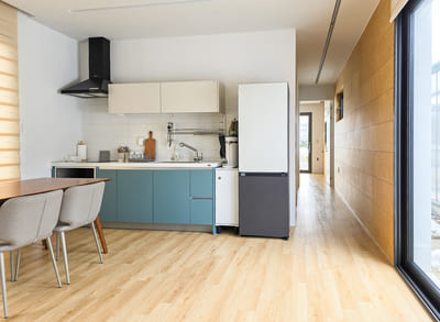 넓고 깔끔한 주방