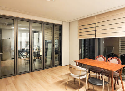 넓고 쾌적한 다이닝룸